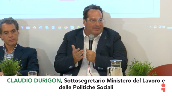 LaScossa's tweet photo. #FromSilverToGold Il Sottosegretario @MinLavoro @ClaudioDurigon parla della legge delega sul tema #invecchiamento attivo, apprezzando le proposte innovative lanciate da #LaScossa come gli investimenti in #housingsociale per anziani sul modello tedesco e l'assistenza domiciliare. https://t.co/m4IZKm1K9A