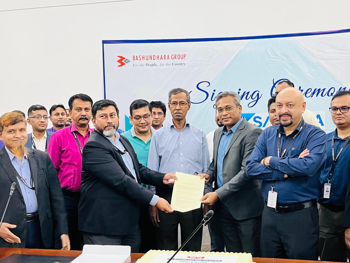 arodekOfficial's tweet image. arodek is thrilled to announce the signing ceremony with Bashundhara Group, a leading conglomerate since 1987, encompassing real estate, manufacturing, media, food, beverages, and LPG. We look forward to the promising future that lies ahead. 

#ProjectKickoff #Milestones