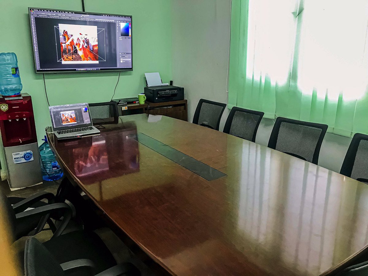 rannygraphics's tweet photo. Kesho tuaanza rasmi  program yetu ya graphic design baada ya leo kufanya  brief about the program in general.

Kuna nafasi 3 zimebaki unaweza kujiunga nasi kesho kuanzia saa 3 asubuhi. https://t.co/AoDQ9Y0GXc