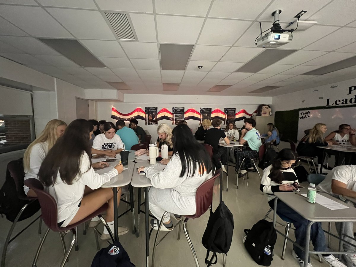 MsGregorakis's tweet image. Zombie Apocalypse - Who will be leading the new generation?! Lots of discussion! #communication #leadersinaction #wearehowell 
@BravermanHHS 🗣️📚✏️🧟‍♂️ @MsJenner