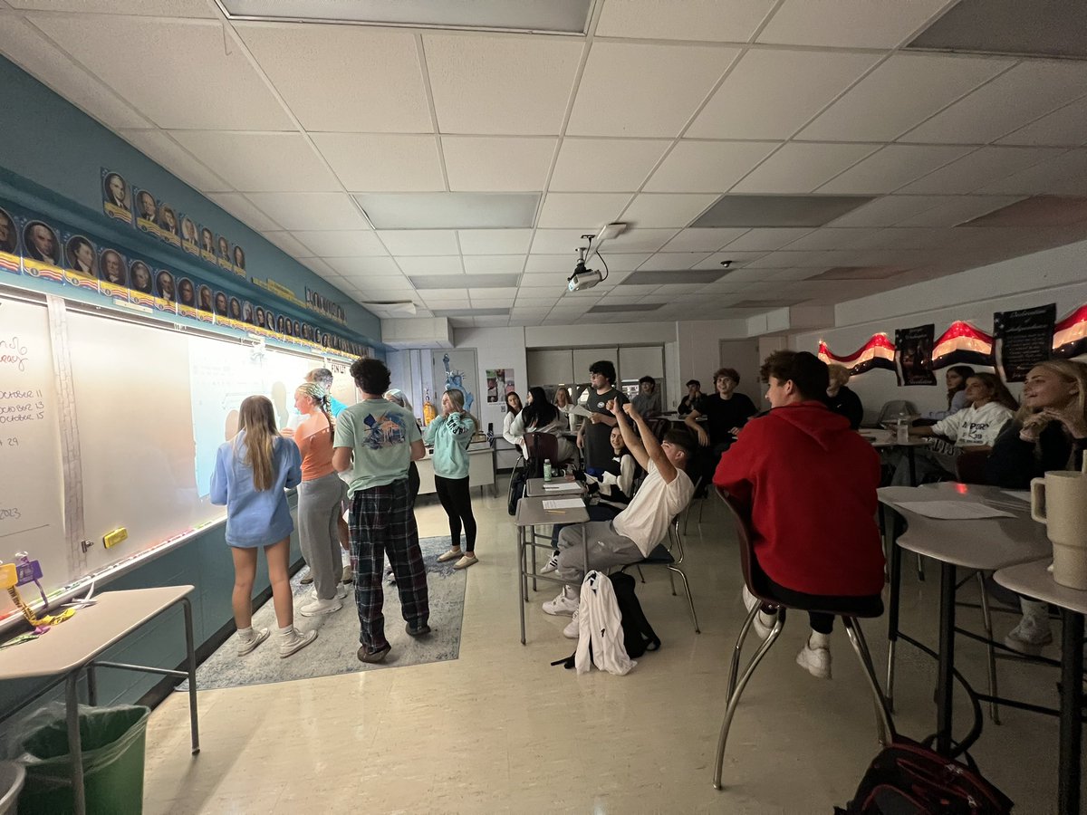 MsGregorakis's tweet image. Zombie Apocalypse - Who will be leading the new generation?! Lots of discussion! #communication #leadersinaction #wearehowell 
@BravermanHHS 🗣️📚✏️🧟‍♂️ @MsJenner