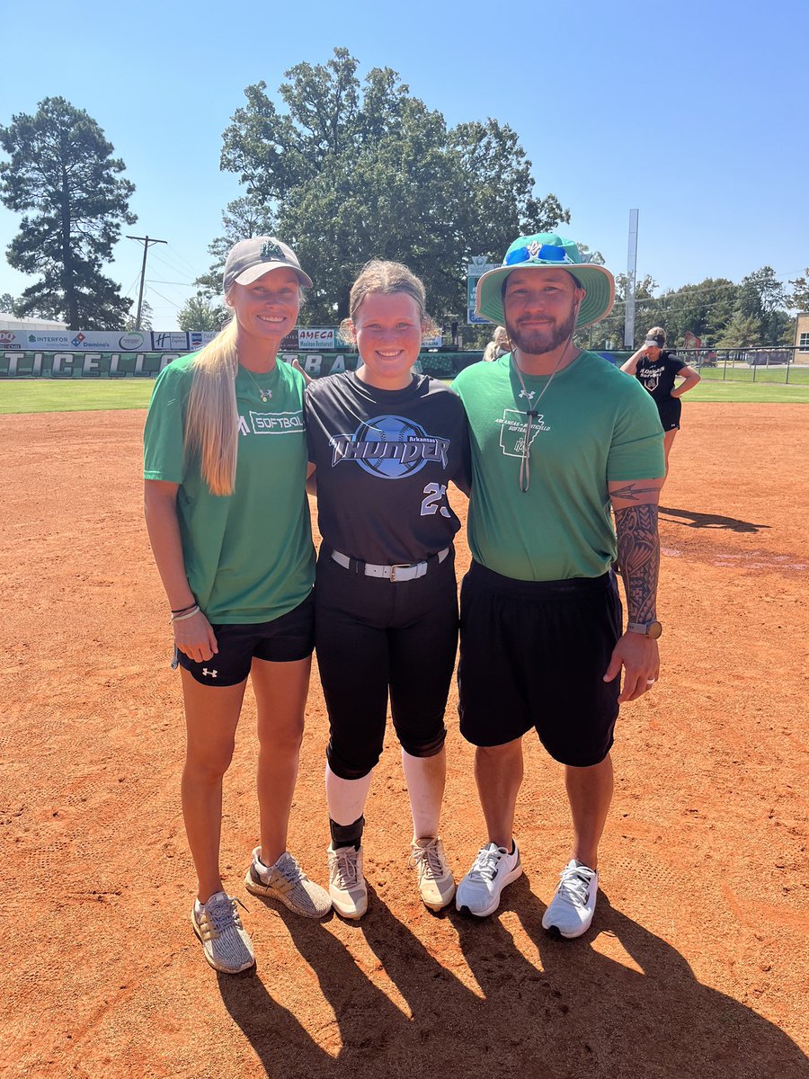 Lilly252027's tweet photo. Had a great day at the UAM fall camp yesterday. Thank you @Coach_Lem_UAM, Coach Cal, and all the players.  I got in a lot of reps and some good feedback throughout the camp. #letsgoblossoms #uamsoftball https://t.co/S9G94d8atl