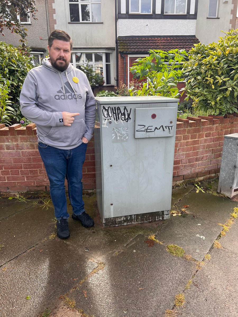 robmcuk's tweet photo. @LiverLibDems Mossley Hill is seeing the neglect from the Labour Council. Weeds untreated, pathways over grown with foliage, graffiti uncleaned and potholes left. This pothole was reported by me 110 days ago and despite being chased has only been outlined with white spray. #litterpool #cleanit https://t.co/nZMNm1P5By