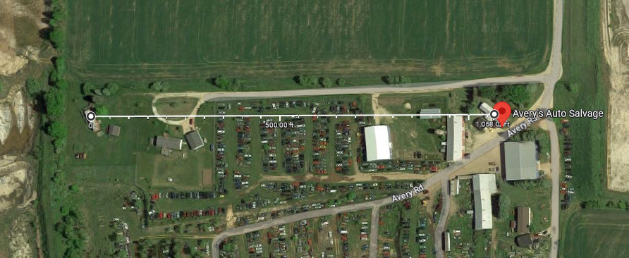 Jynxthinx's tweet photo. @KourtneyQ334 @BSinWisc Ma and Pa Avery lived near the entrance of the yard near the Office building. First trailer when you drove in to the right. Steven lived about 1000Ft from his moms trailer. What Fabian said to Earl about what he ALLEGEDLY over heard Steven tell Chuck is hearsay. #NotAFact. https://t.co/p4yzITFqln