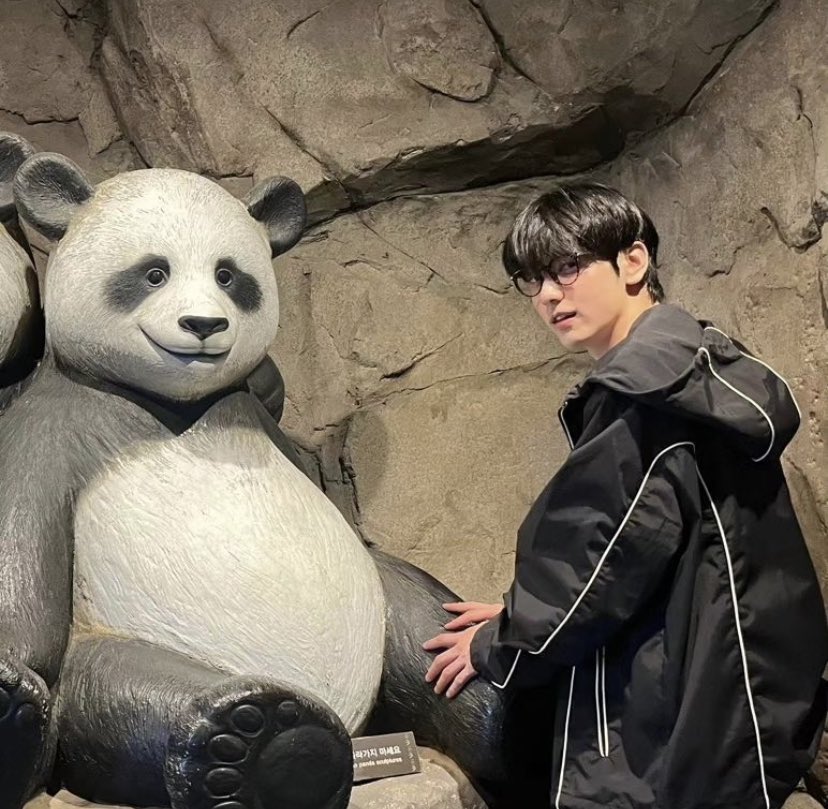 notmeforgots's tweet photo. “bjir kaki gue dipegang soobin txt” https://t.co/ydqZADkiCu