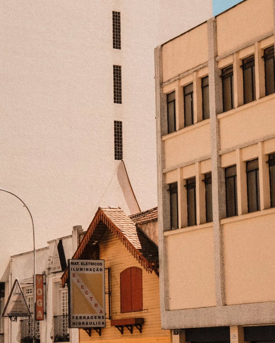 dieizenazario's tweet photo. Um pontinho amarelo no meio do mundo cinza! 🧡 https://t.co/2i5aF8bTOp