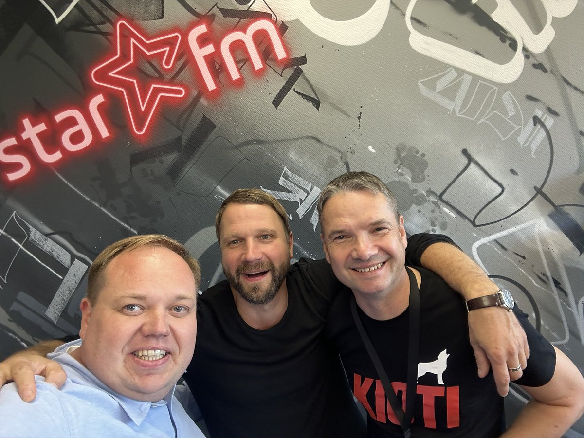 Šovakar runājam ar <a href="/NAvotins/">Normunds Avotiņš</a> un <a href="/EgonsReiters/">Egons Reiters</a> par <a href="/LEAB_lv/">Latvijas Elektroauto biedrība</a> un elektroauto attīstību Latvijā.