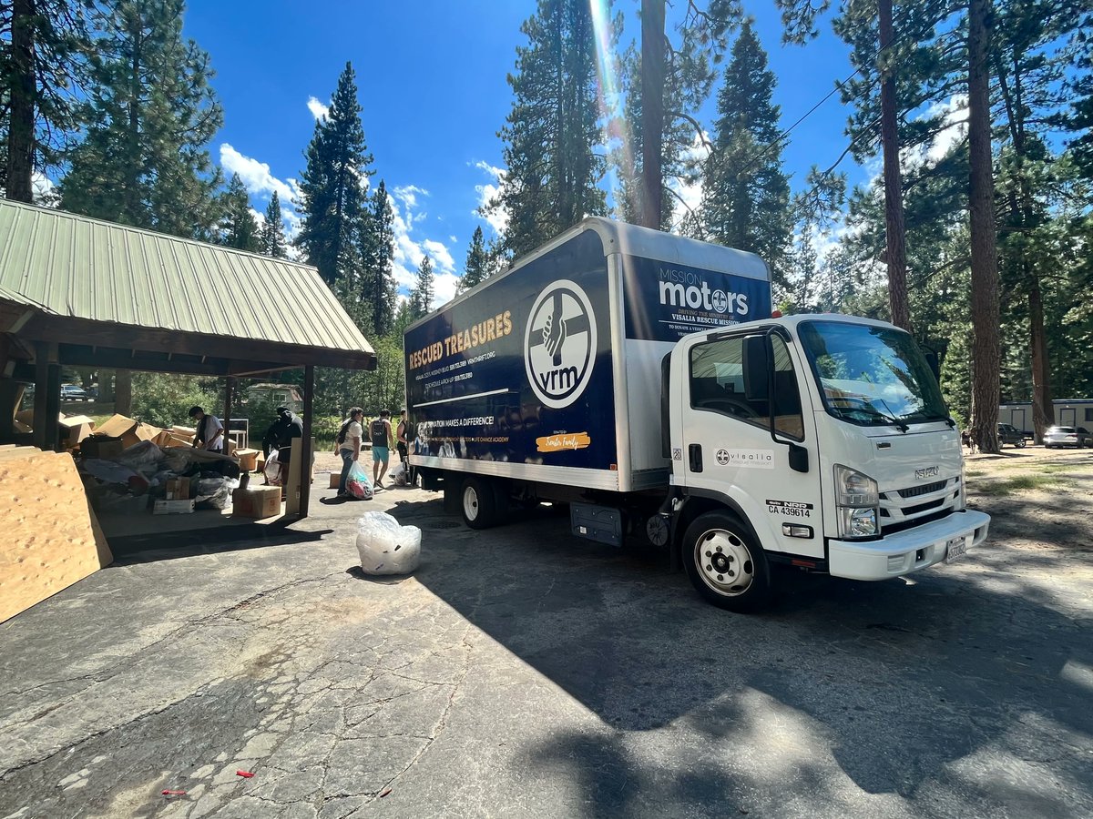 vrmhope's tweet photo. Over Labor Day weekend, the Mission was asked to pick up donations from the Hume Lake Country Fair. After a beautiful drive up the mountain to Hume, we packed the box truck full, and then drove down to the Valley with grateful hearts. Community extends wide and we are thankful! https://t.co/UMLCsdKkDj