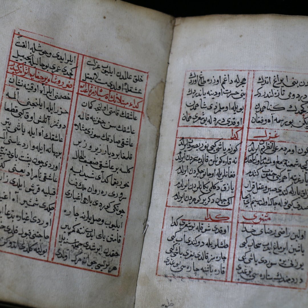PeyderpeyM's tweet photo. ŞÂH-U GEDÂ, elyazma, Taşlıcalı Yahya (ö. 990/1582), Müellif hayattayken yazılmış nüsha, ketebe: Emetullah binti Şeyh Muslihiddin, 980 (1572) tarihli

"Şâh u Gedâ. 1000 beyit civarındaki mesnevi şairin kendi tecrübesinin ürünü olup beşerî aşktan⤵️ https://t.co/Z0g86LmRyu