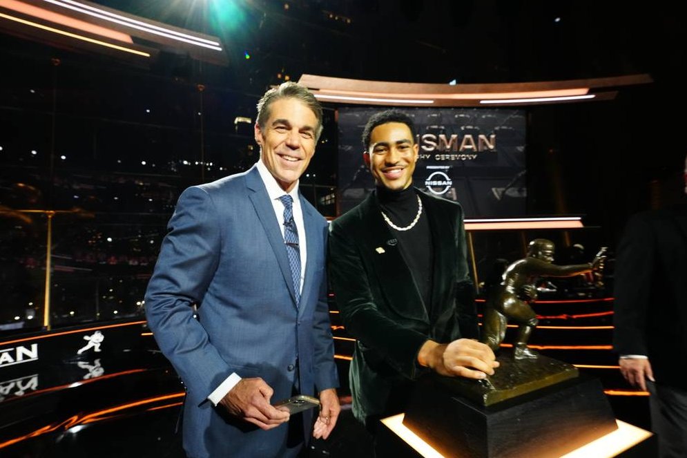 .@cbfowler called many of Bryce Young's college games and emceed the 2021 @HeismanTrophy Ceremony when he was honored. Chris talks about calling Bryce's @Panthers home opener tonight and about adding #MNF games to his ESPN role. Via @scott_fowler: bit.ly/3EIpWtN