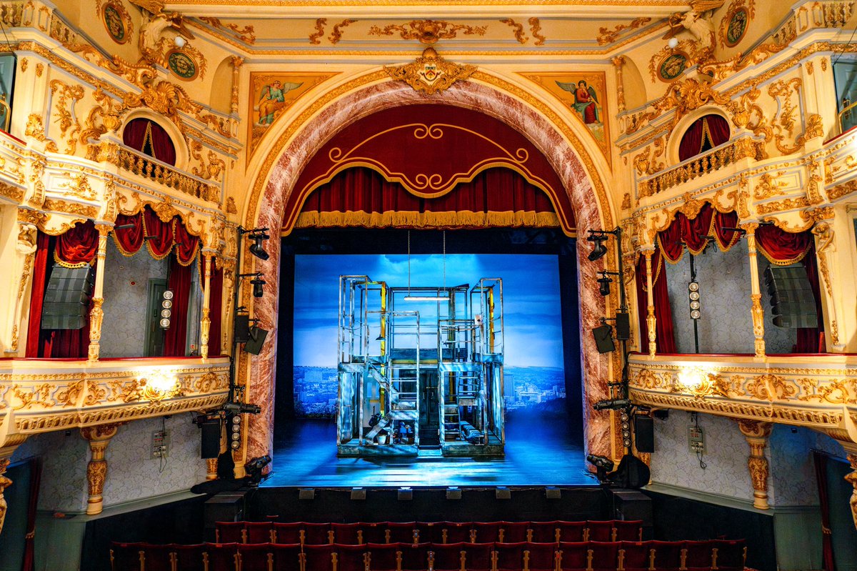 Helloooo Cheltenham 👀 #TheFullMonty @FullMontyPlay @Everymanchelt 

📸 @stevegregson_ 
Set design @jasmineswan01 
Lighting design @AndrewExeter 
Set built by Four Square Productions