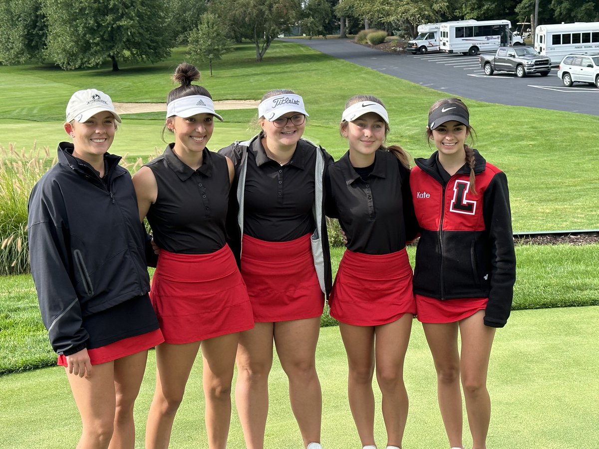 Berry_Athletics's tweet photo. It’s sectional time! Best wishes Ladies. https://t.co/HOYwhq0Vcf