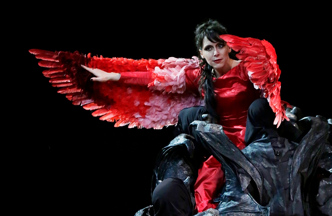 Rof_Pesaro's tweet photo. 📺 Domani alle 10.00 su @raicinque non perdetevi Armida nell'allestimento di Luca Ronconi del #ROF2014 diretto da @CarloRizziMusic.
#ROFArmida https://t.co/KabQUUqIjW