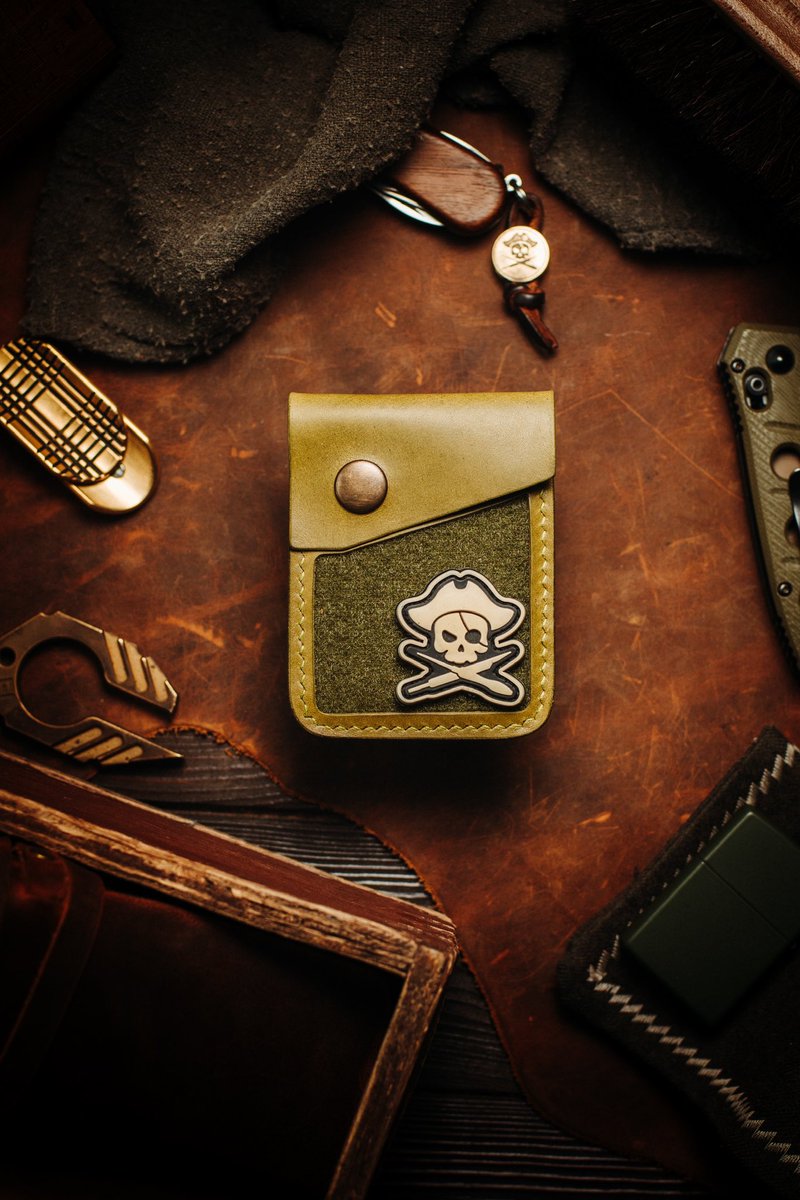 PirateGoods's tweet image. Thinking about adding more velcro products in the shop. While iPad covers is on the work (preparing all sketches in Illustrator), what else products would you enjoy?
 
#velcrowallet #edcwallet #velcropatch