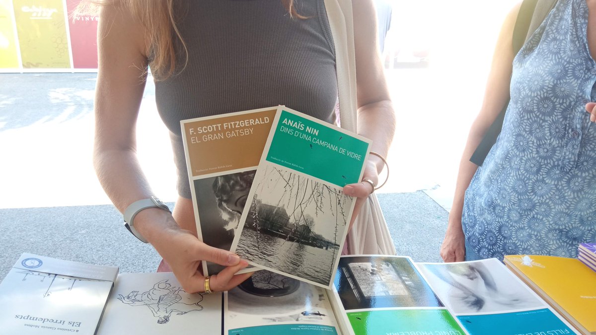 LaBreuEdicions's tweet photo. benvolguts, el dia després de @LaSetmana us agraïm la companyia i el bon gust lector per fer-nos visita i assistir als actes que hem compartit amb els amics de les editorials @AdiAedicions @LleonardEditor @edbuc @LaBreuEdicions

l'any vinent més 📚

#LaSetmana23 #labreuedicions https://t.co/BZCS9RK9OL