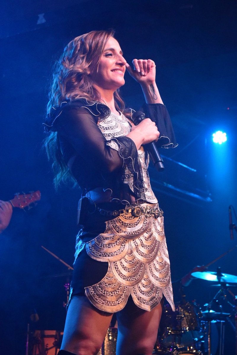 NoeeFigueroaa's tweet photo. Hermosa noche junto a @NatiPastorutti !!! #EspacioQuality ♥️👏🏼 #MiCamino 🙌🏼 https://t.co/5GwEQtKHf3