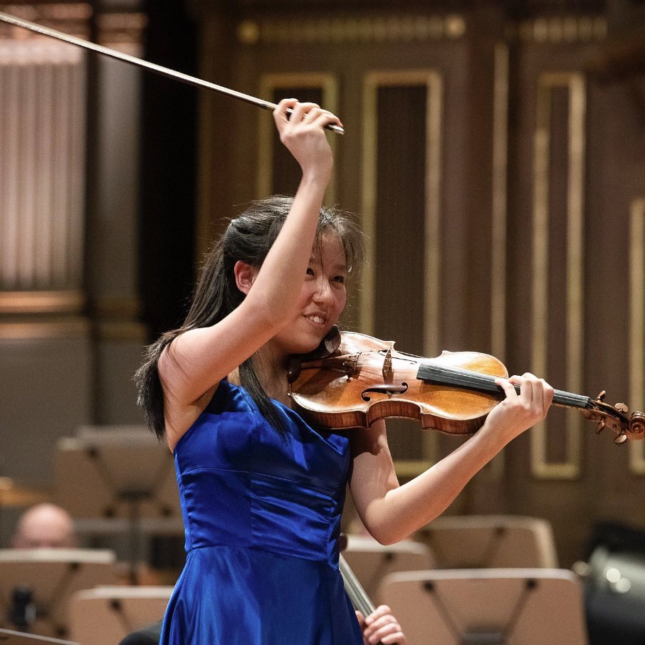 We are so looking forward to welcoming back OSE violinist Leia Zhu, who will be showcasing her incredible talents in the Olivier this evening.

Leia is pictured here at the Zurich Tonhalle, photo by @thomasentzeroth

#OSE #rhubarb #leiazhu