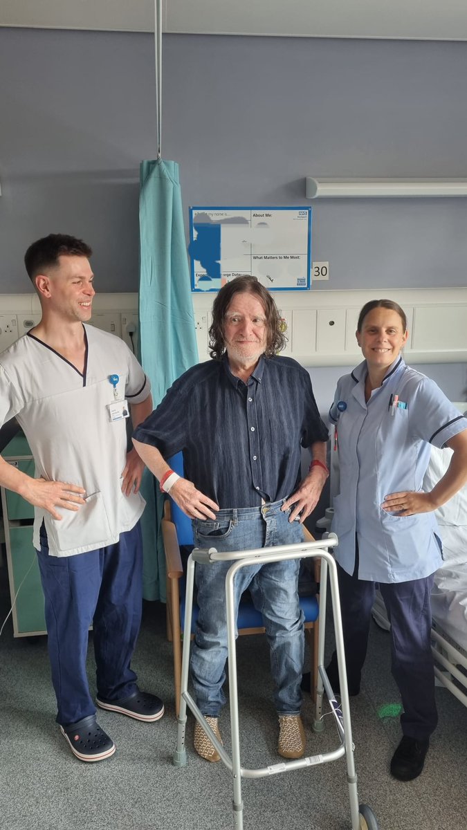 MSTherapySHH1's tweet photo. Another patient happily dressed in his own clothes. #dressedisbest! Being in your own clothes in hospital promotes self identity and dignity. Great work D5 Therapists. #fallawarenessweek @StockportPtExp https://t.co/0llofWcWr1