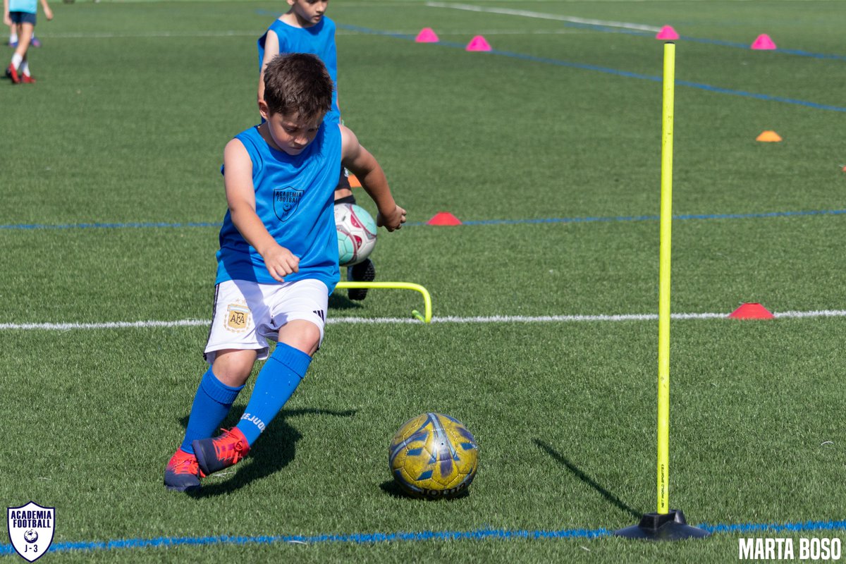 ACADEMIAFOOTJ3's tweet photo. Ponte en contacto con nosotros en el 📞601510156 y reserva tu plaza para esta semana. Tenemos entrenamientos personalizados y grupales reducidos... ¿A qué esperas? https://t.co/RekPQPPPOc