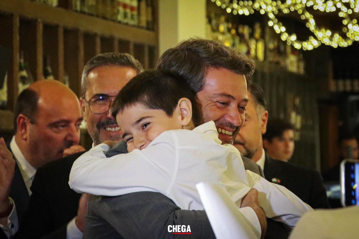 AndreCVentura's tweet photo. É por eles que vale a pena mudar este país! https://t.co/Fcsn22IKqH