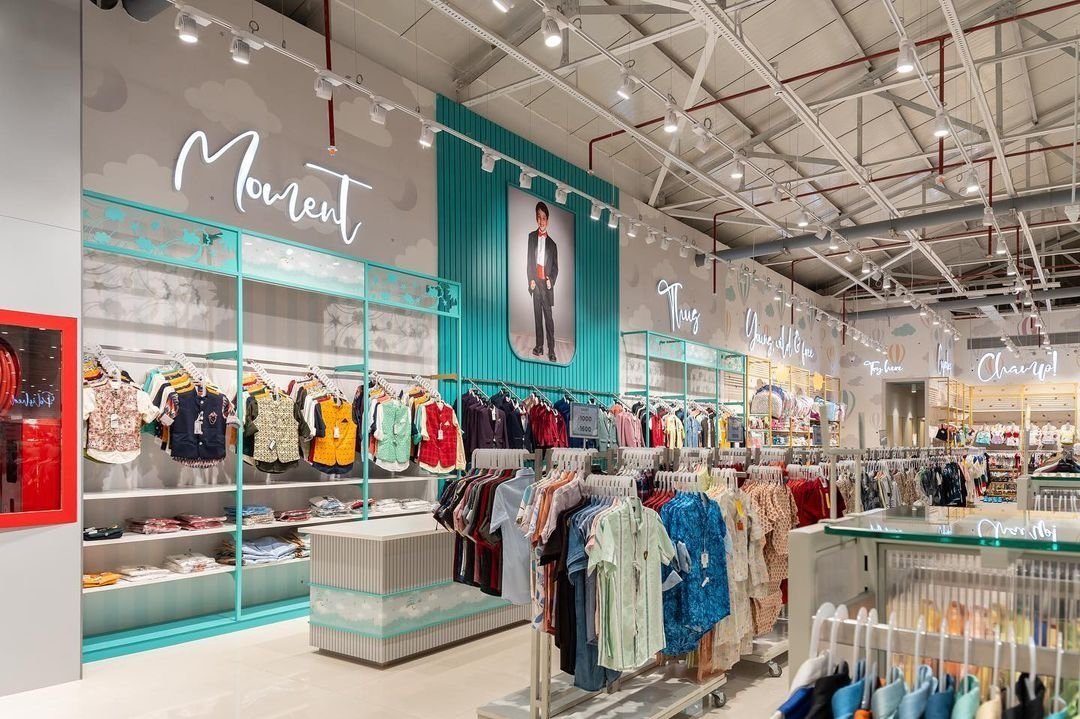 OfTirunelveli's tweet photo. Recently Inaugurated RMKV Kids Showroom 🤩 The State of the art showroom has a bare space of 22000 Sq.ft which is the largest Shopping 🛍️💸 stop in TN for Kids under one roof...🥳
Pc: 📸 @sa_studio_india 💥
#Tirunelvelicityupdates #Tirunelveli #Nellai #Shopping #Rmkv https://t.co/0w3h5VLgVe