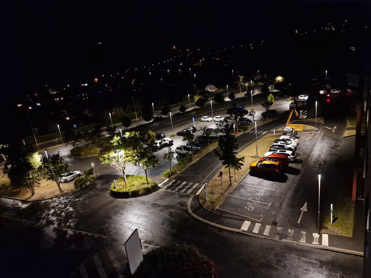 HopitauxMB's tweet photo. OPERATION TRAVAUX ♻️🔆Le #relamping du #parking de l'#hôpital de #Sallanches touche à sa fin. Il s’agit du changement des éclairages extérieurs 💡 représentant 160 luminaires. La consommation d’#énergie est ainsi divisée par 4.
Photos : David Motte https://t.co/OdbBKEtc9P