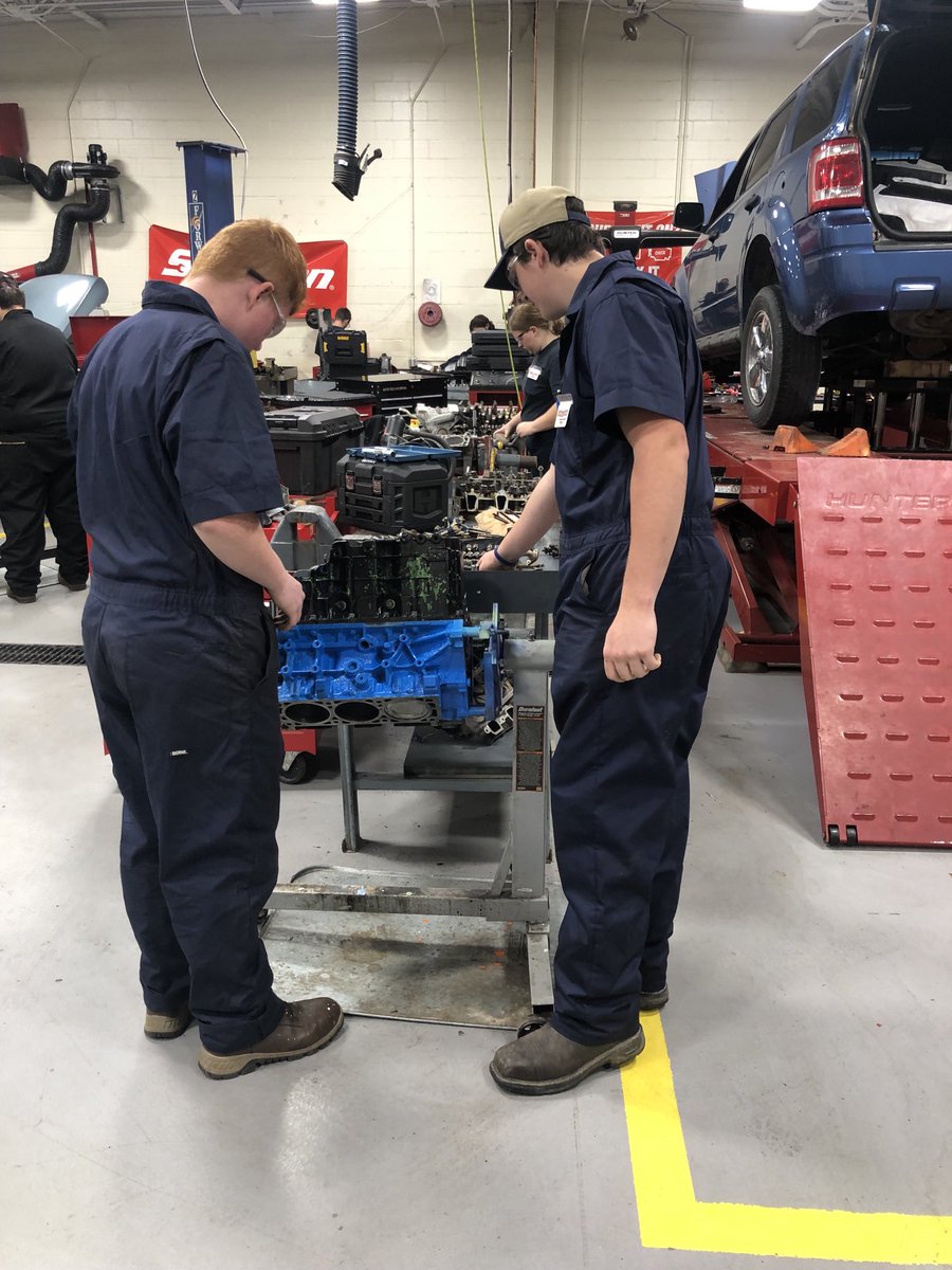 Auto Tech juniors practiced on the motors some various repairs and then Mr Calendine held a “Campfire” session to go over some aspects of piston repair. Won’t be long and Jrs will start working their own customer care projects. #MECTC #AutoTech