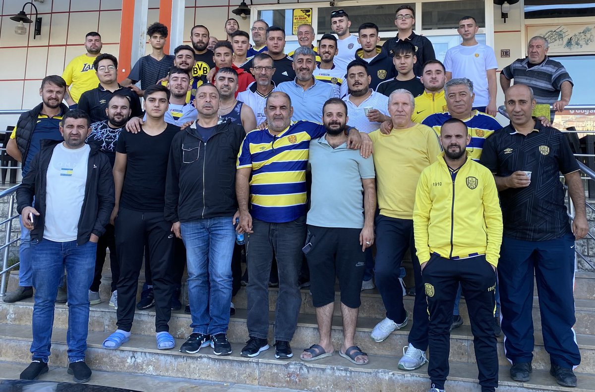 “Boncuk Boncuk Aksın Alnından Ter , O  Formanın Hakkını Ver Yeter “

#awayday   #SVSvAG