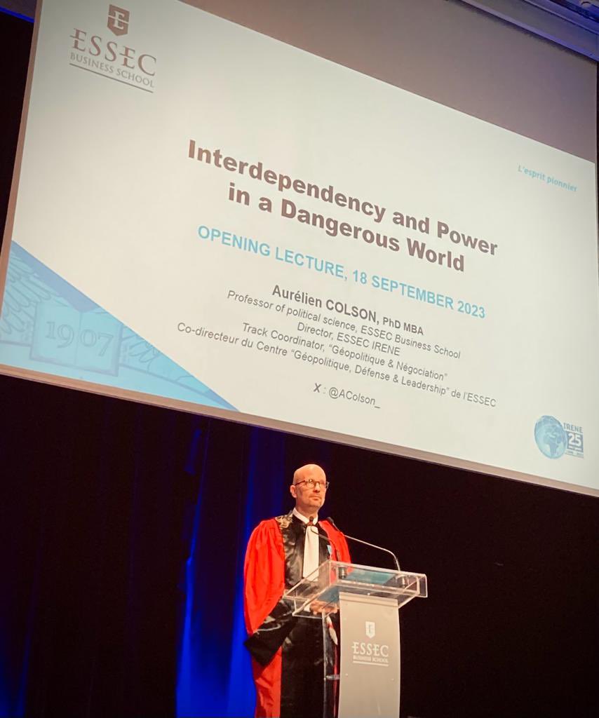 AColson_'s tweet image. Today, 450 students from all over the world started their master in management at #ESSEC. 

I was honored to deliver the opening lecture on “Interdependency &amp;amp; power in a dangerous world”.

We at ESSEC take seriously geopolitics, together with climate &amp;amp; the digital revolution.
