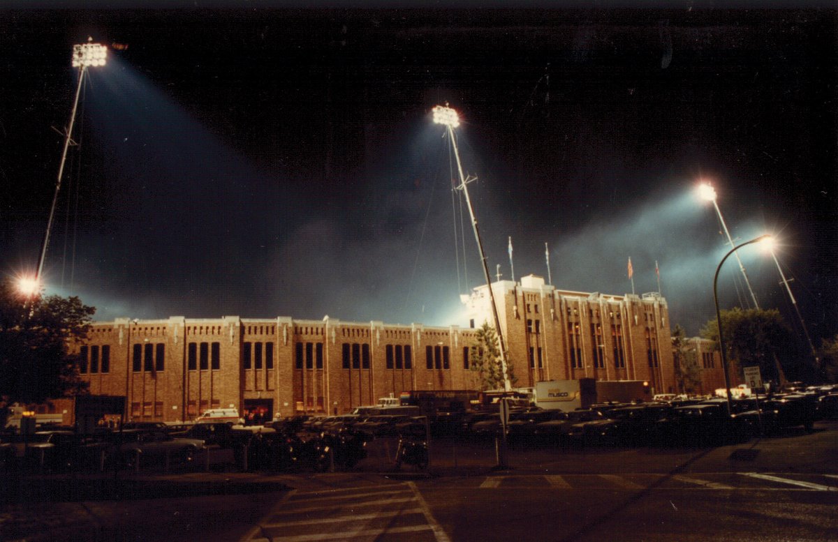 MuscoLighting's tweet photo. On September 18, 1982, history was made. Known as the “Night the Lights Came On,” our mobile lighting team provided solutions for the first televised night game hosted at University of Notre Dame against the University of Michigan. 
Read the full story: https://t.co/kbSLEe8ruS https://t.co/tvnLy13k4p