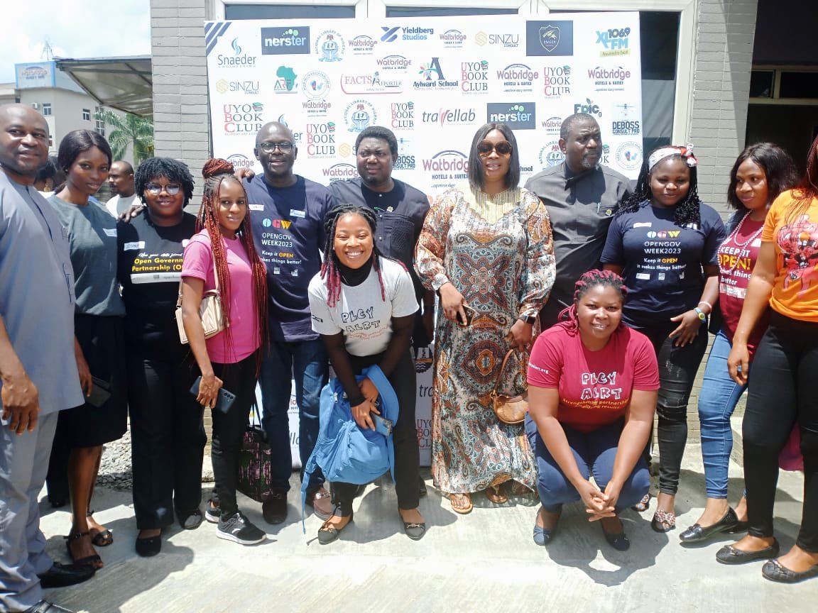 abasiama_cyril's tweet photo. Reviving the reading culture, John Obot has done it. It started out bleak but it's a reality today.
Team Policy Alert visited to show her support for the #Readmania.
Congratulations John Obot on this record breaking milestone.
#johnobotreadsaloud
#Readmania https://t.co/LNbRG89yyY
