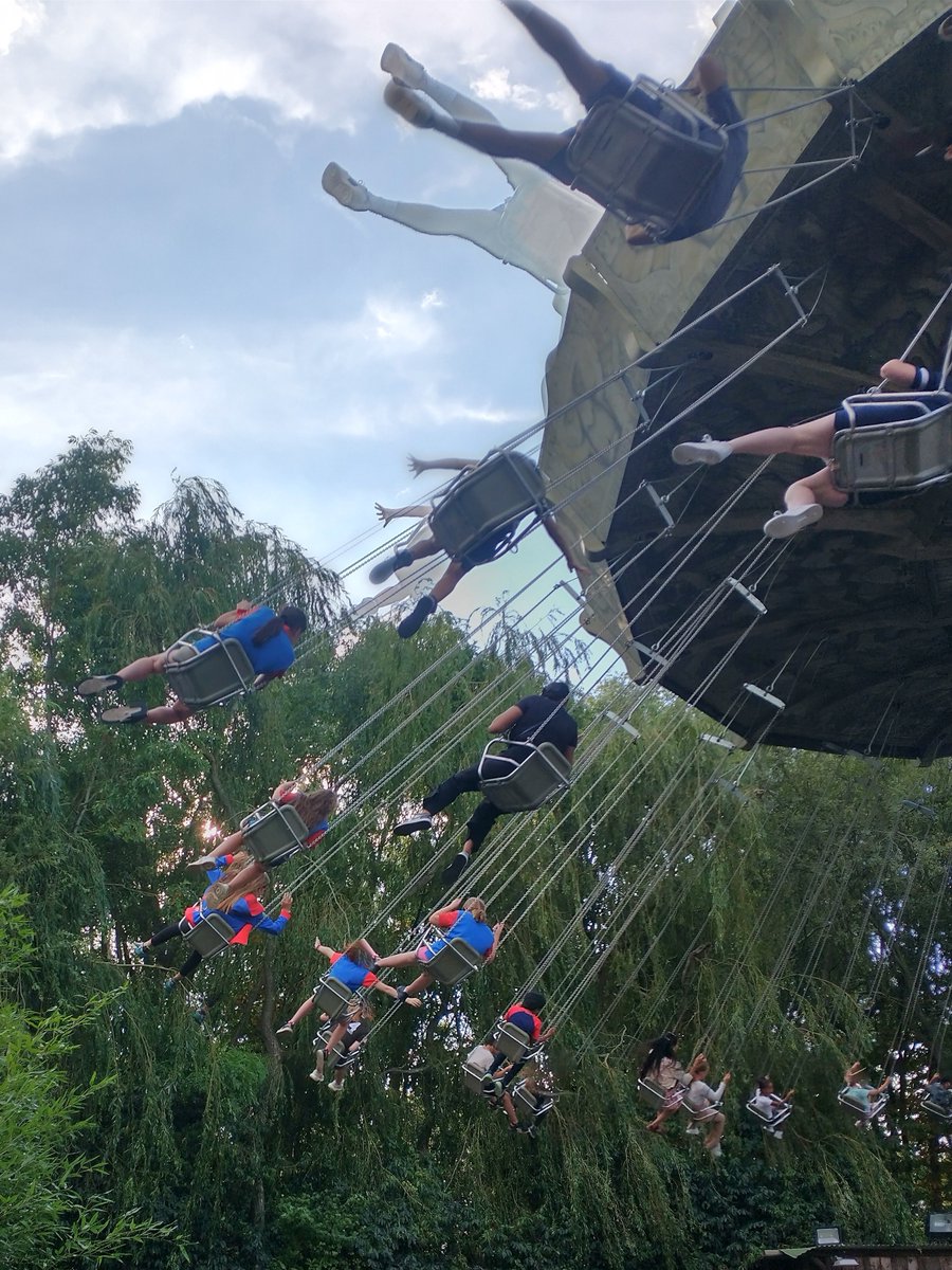 5thBeckGuides's tweet photo. Thanks to a @JPFoundation award won by our fab Young Leaders, 5th Beckenham enjoyed a fantastic day out at Chessington World of Adventures! https://t.co/jeBUKnpxTu