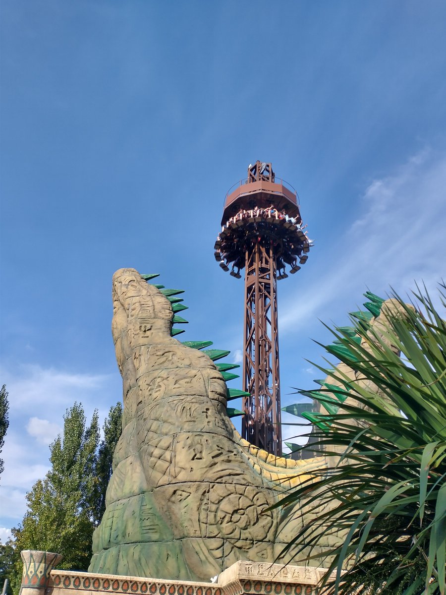 5thBeckGuides's tweet photo. Thanks to a @JPFoundation award won by our fab Young Leaders, 5th Beckenham enjoyed a fantastic day out at Chessington World of Adventures! https://t.co/jeBUKnpxTu