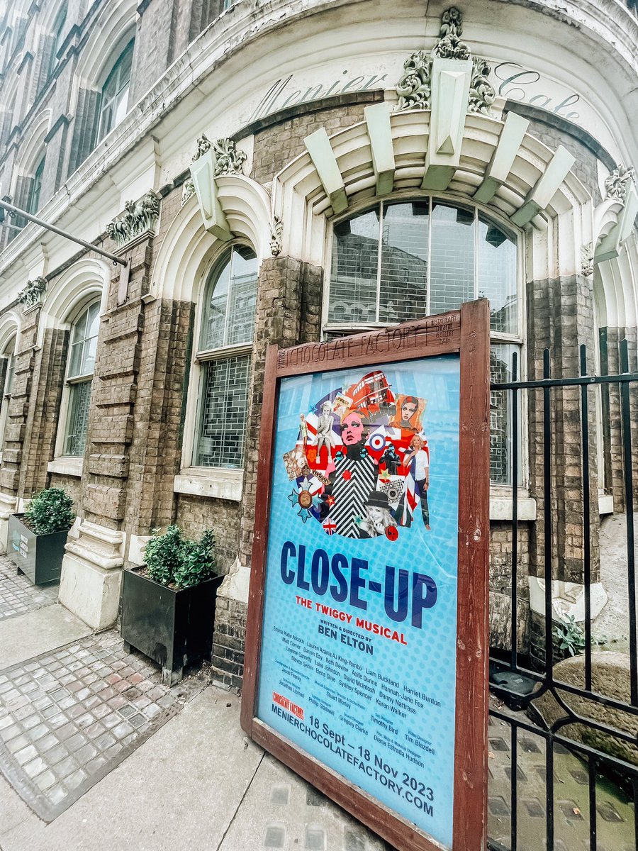 First preview tonight for us here at the <a href="/MenChocFactory/">Menier Chocolate Factory</a> ✨🪩 #closeup #thetwiggymusical