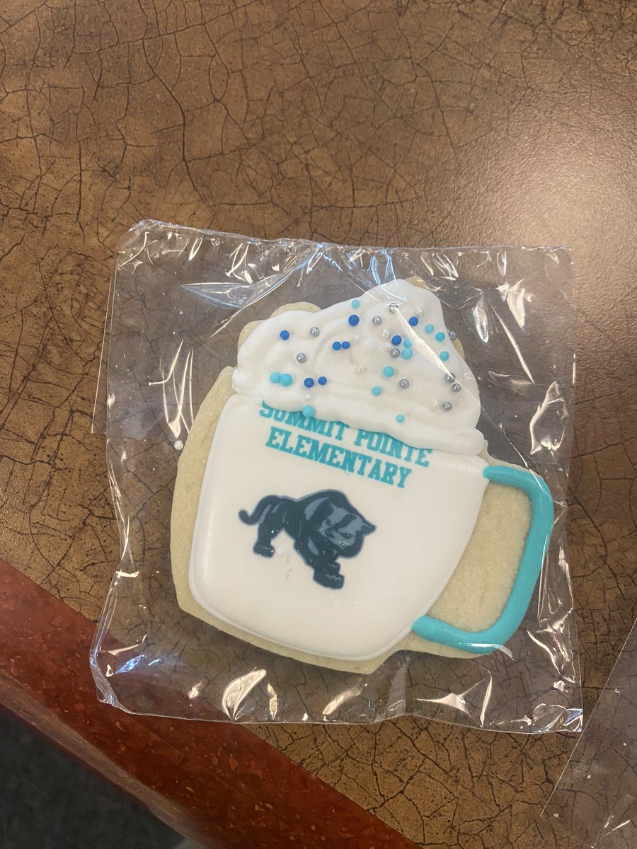 ChereSwearingen's tweet photo. Summit Pointe obviously!

Cookie delivery made our Monday 💚🐾 https://t.co/jgKRGHyfAW