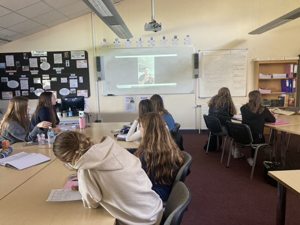 Teaching a lesson @ChewValleySch  on social facilitation in sport, so watched this video from @GeorgeMBases about career pathways in performance psych. #psychologyjobs
#careers