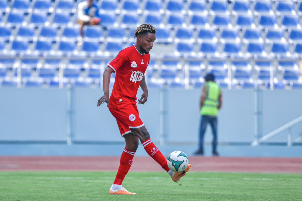 SimbaSCTanzania's tweet photo. Utulivu kwenye kuzuia, utulivu akiwa na mpira. #Inonga #WenyeNchi #NguvuMoja https://t.co/y7m6aZ08JM