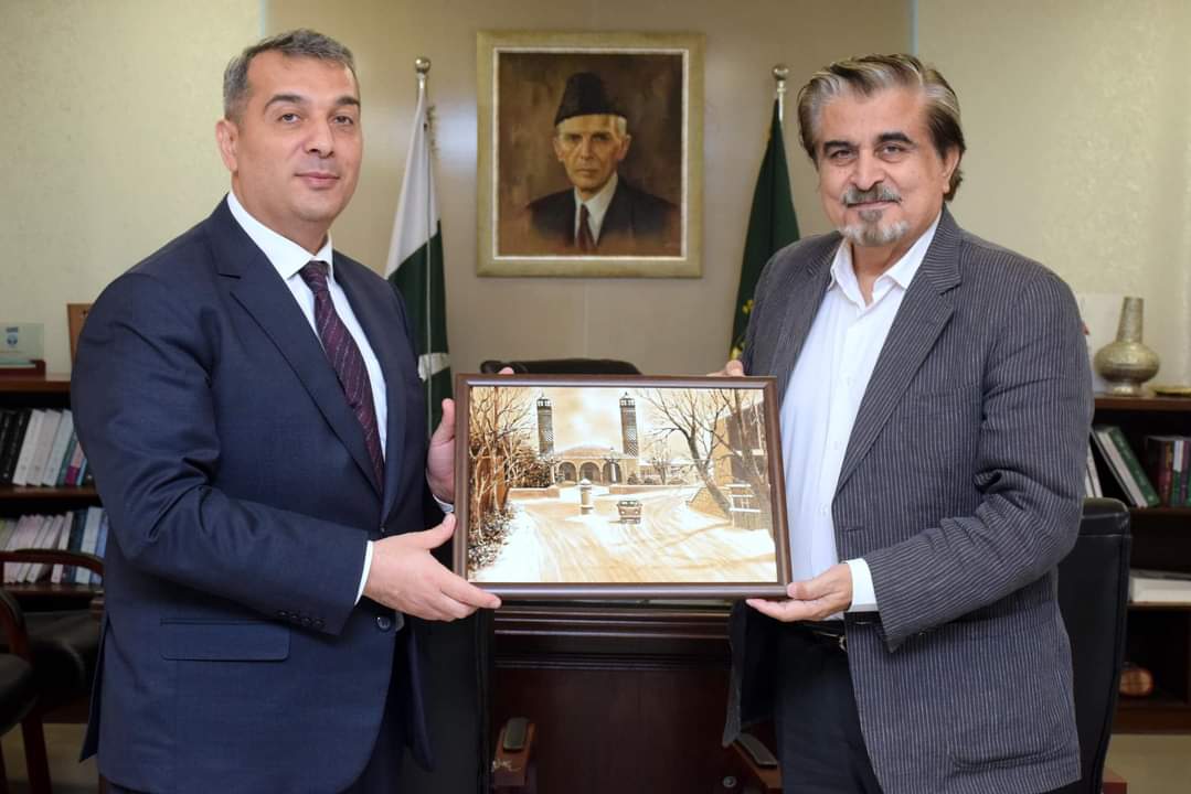 artaidhunerkada's tweet photo. 18 Sept 23:
The Ambassador of the Republic of Azerbaijan to Pakistan Khazar Farhadov called on Jamal Shah, Caretaker Federal Minister for National Heritage &amp; Culture Jamal Shah here at his Office.
#JamalShah #Hunerkada #ArtAid #IAGF9 https://t.co/QlasoZrFKm