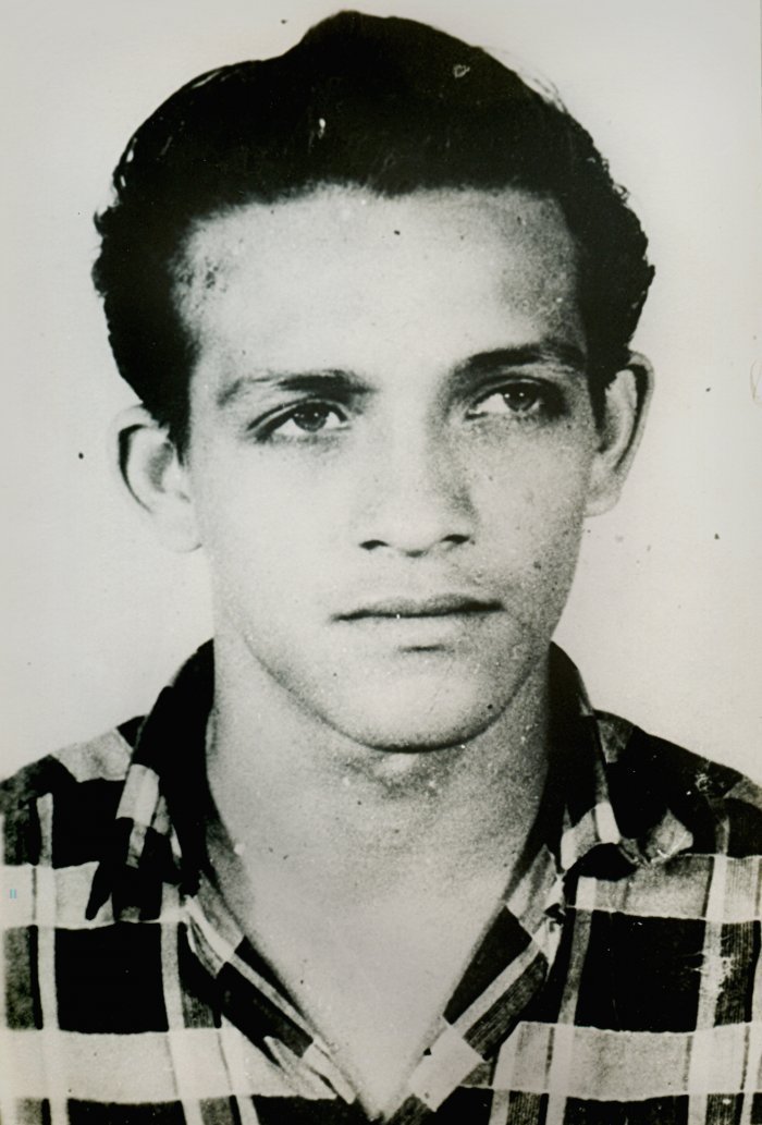 “La cuestión no está simplemente en haber nacido en este mundo, sino en la toma de conciencia del significado del ultraje, de la explotación de clase”.

- Comandante Ricardo Morales Avilés. 

#PLOMO19