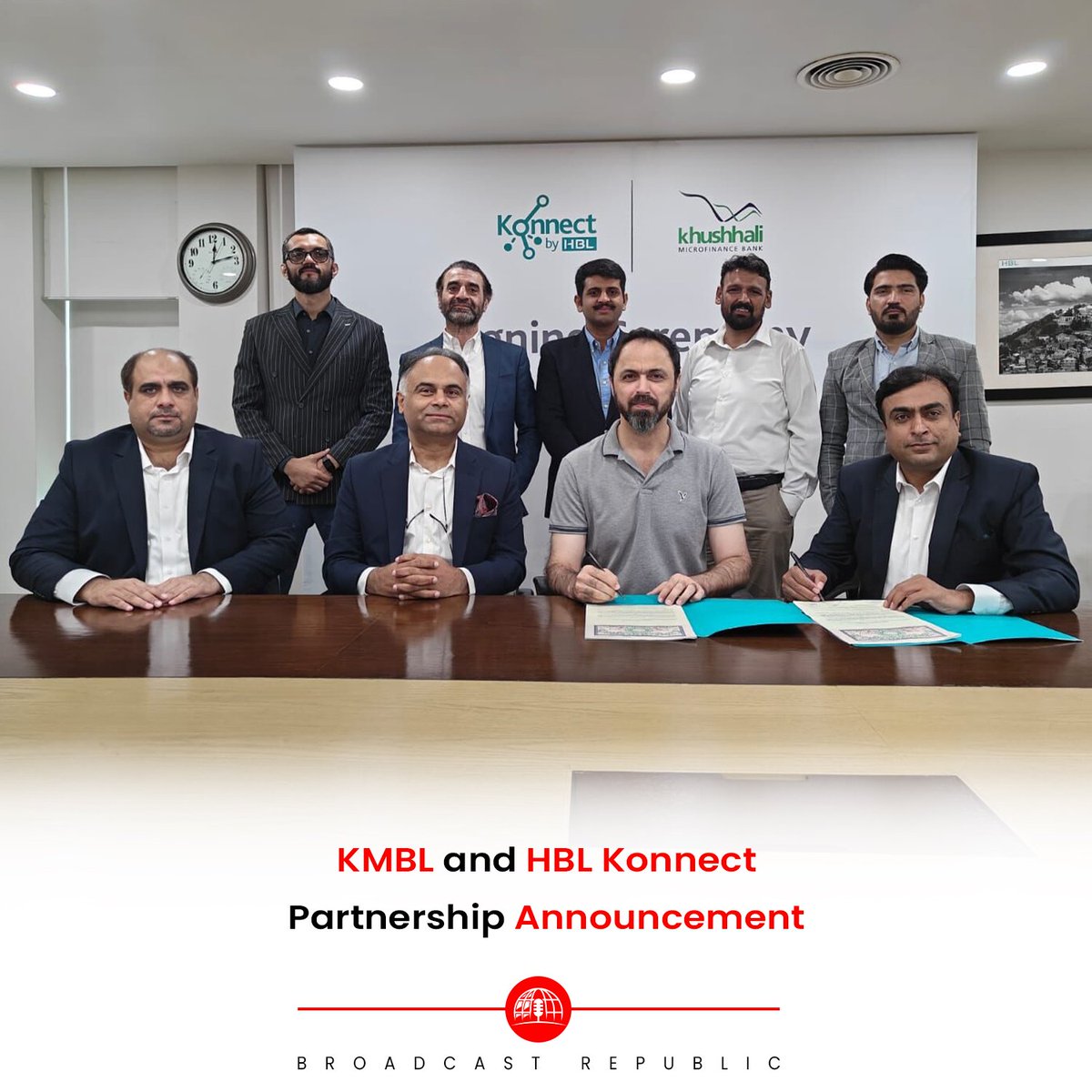 BcastRepublic's tweet image. Khushhali Microfinance Bank Limited (KMBL) and HBL Konnect have entered into a strategic agreement to enable Khushhali Bank customers to make payments conveniently through HBL Konnect's branchless banking and agent network across Pakistan. 

#BroadcastRepublic #KMBL #HBLKonnect