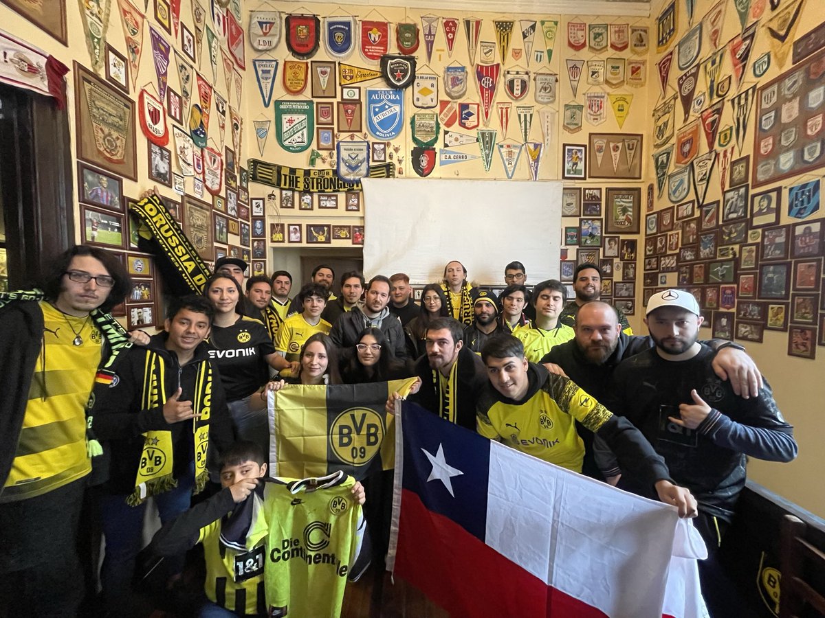 BVB09ChileOf's tweet photo. @BlackYellow Feliz 18 🇨🇱🖤💛🇨🇱 https://t.co/NQQdPhyxV5