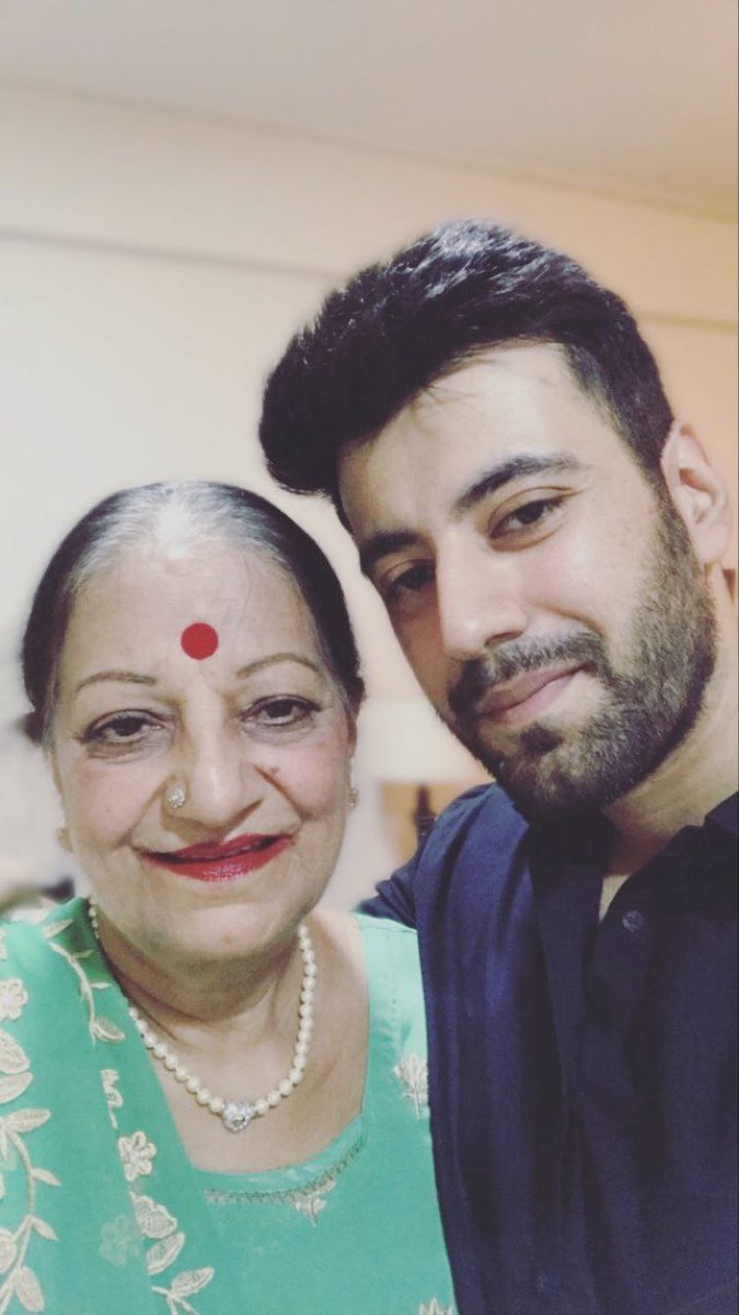 riya_sorte's tweet photo. Today is remarkable because it commemorates the gift of a gifted guy thankyou roopa aunty &amp; kewal uncle 👑You always makes me laugh and I value that i wishing you well being happiness and longevity!!!

JANAMDIN MUBARKA KV 
#KaranvirSharma 
#KaranvirSharma𓇼 https://t.co/eCxpiD1ony