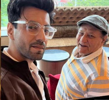 riya_sorte's tweet photo. Today is remarkable because it commemorates the gift of a gifted guy thankyou roopa aunty &amp; kewal uncle 👑You always makes me laugh and I value that i wishing you well being happiness and longevity!!!

JANAMDIN MUBARKA KV 
#KaranvirSharma 
#KaranvirSharma𓇼 https://t.co/eCxpiD1ony