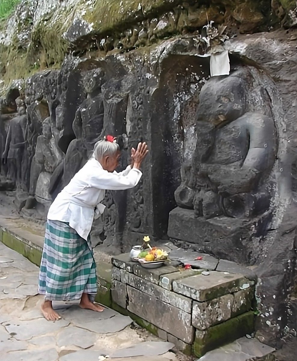 LostTemple7's tweet photo. Somewhere in Bali...❤️🙏

#GaneshChaturthi2023 https://t.co/7fWiS5rvtY