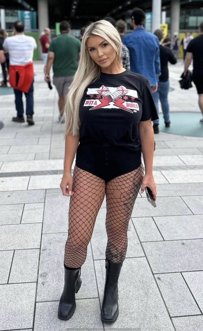 My survivor series outfit 😉 https://t.co/cd9zxyskNW
