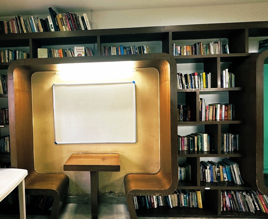 athityakumar's tweet photo. Minimalist libraries will never stop being aesthetic 🥺 https://t.co/UjVnFOeVu4