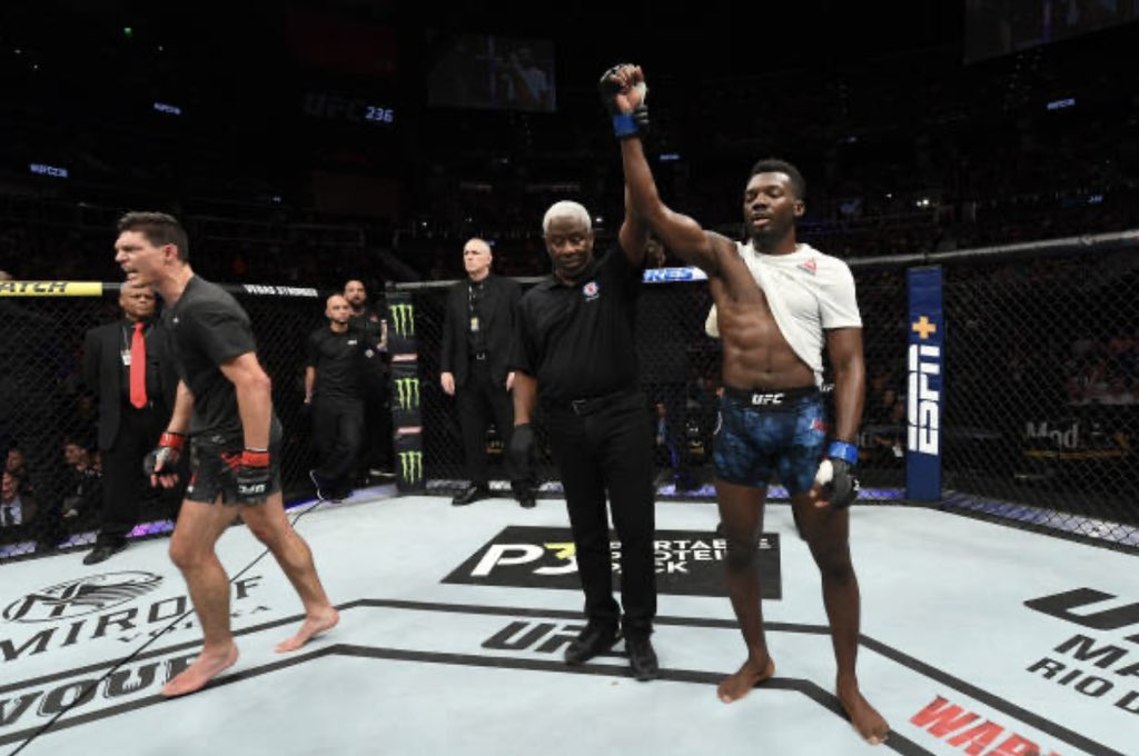 AlanJouban's tweet photo. 😂 stumbled upon this pic today. I was pissed!  But it’s pretty relevant to what we’ve seen a lot lately, and really always seen in our sport. Bad decisions. It was brought up in the broadcast a bit from Dom. But it’s not just the W or L that was wrongly given to you. https://t.co/j11qv9cHGf