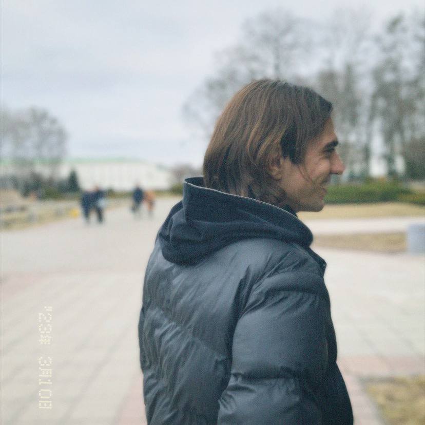 qwopis's tweet photo. Long hair https://t.co/R9Pxm3cDhe