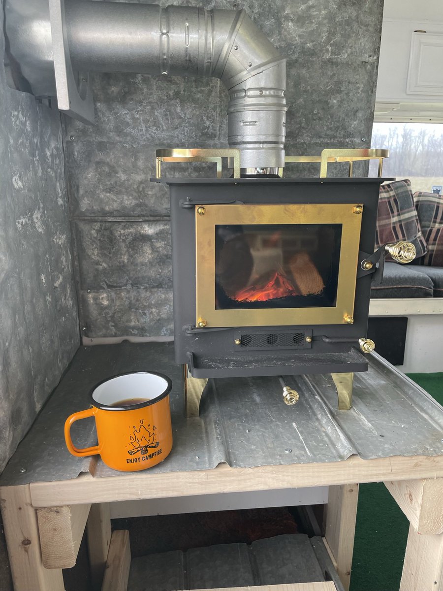 AndrewRevoy's tweet photo. The fall is the time of year I really miss my off-grid camper RV 🥲 such a fun project! #solarpanels #cozy https://t.co/CgAAzRyaKl