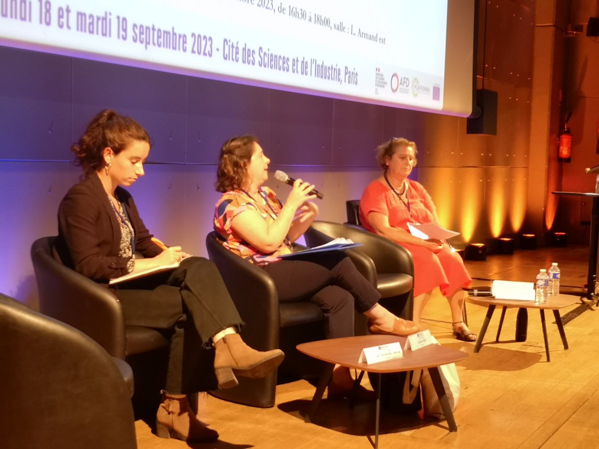 Platforma4Dev's tweet photo. Geneviève Sevrin, @cpapinbdx & notre collègue @fer_lur sur scène pour la réunion "dynamique Amérique latine et Caraibes" aux #RencontresAICT2023
"Nous partageons de nombreux défis. L'Am lat est un véritable laboratoire d'innovation" explique l'élue de @Bordeaux @BxMetro
#copdec https://t.co/01caUPCNN1